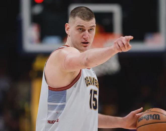 但正如她在 但正如她在